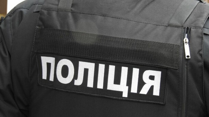 Стрелял в ювелирном магазине: в Киеве ищут грабителя-неудачника