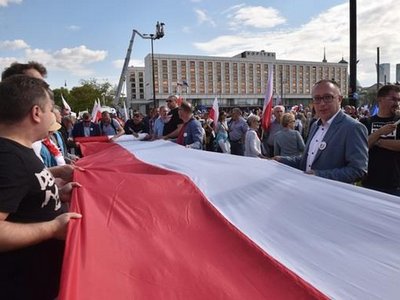 В Польше на протесты вышли 200 тысяч людей