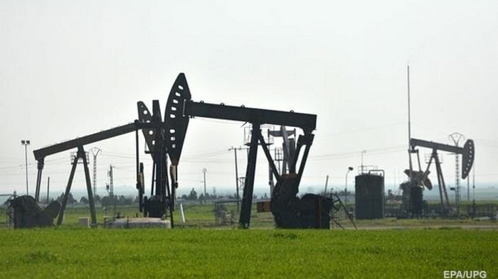 Цены на нефть падают на росте запасов в США