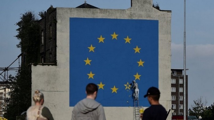 В Британии закрасили граффити Бэнкси, посвященное Brexit