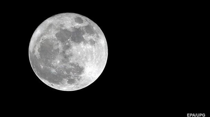 На Луне обнаружено неизвестное вещество (фото)