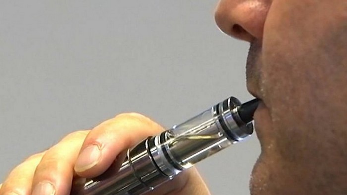 Медики советуют не вейпить, пока не завершатся исследования вреда электронных сигарет