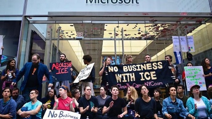 Более 70 протестующих задержали у магазина Microsoft в Нью-Йорке