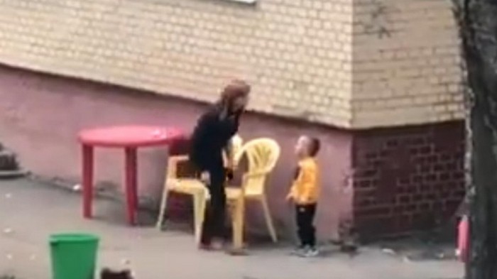 Издевательства воспитательницы над ребенком сняли на видео