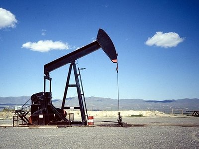 Нефть стремительно дорожает из-за снижения запасов в США