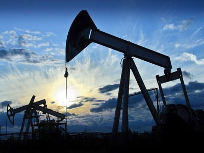 Цена на нефть поднялась выше $50