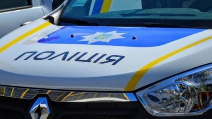 В Полтавской области микроавтобус насмерть сбил патрульную, которая оформляла нарушение
