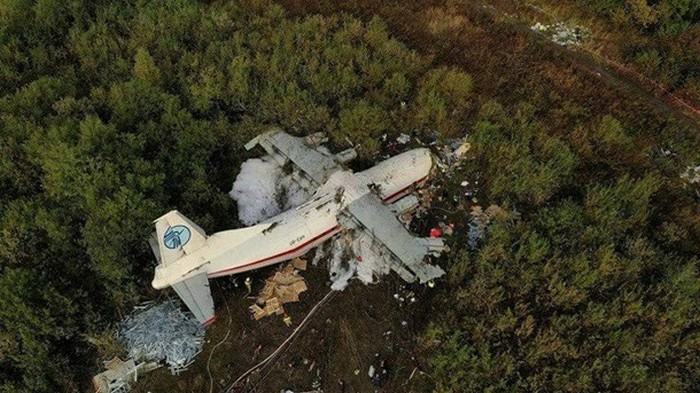 По аварии Ан-12 рассматривают четыре версии