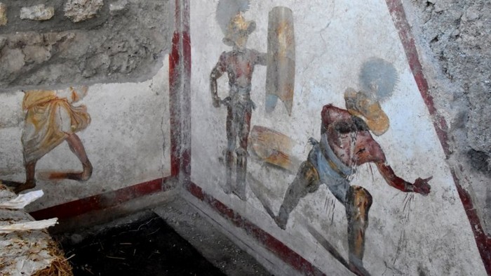 В Помпеях нашли фреску с изображением гладиатора