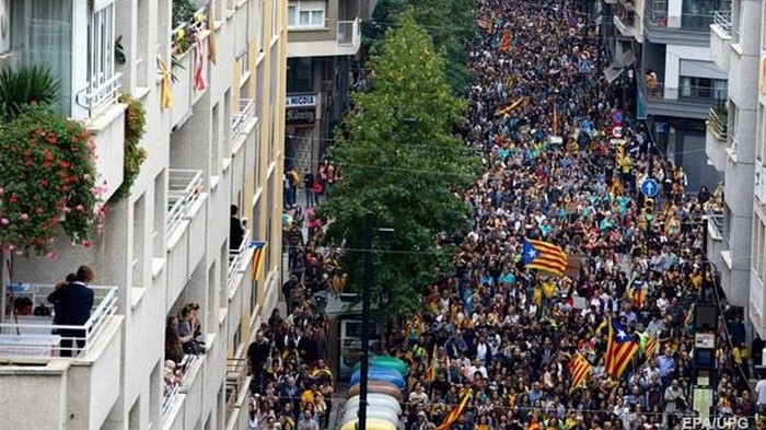 Столкновения и забастовки парализовали Барселону