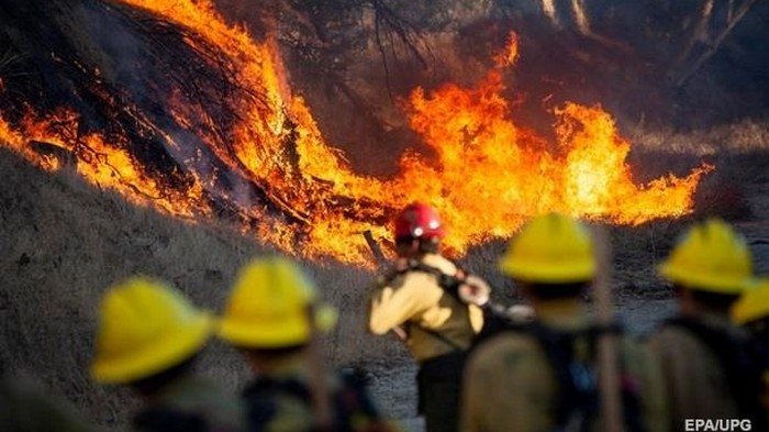 50 тысяч жителей Калифорнии эвакуируют из-за пожара