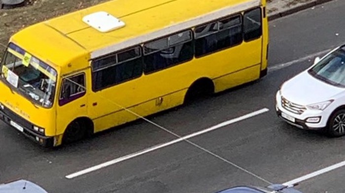 В Киеве маршрутка на ходу потеряла колеса
