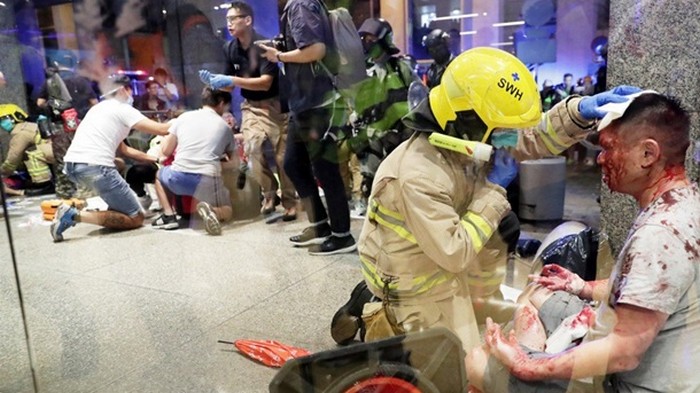 В Гонконге из-за политического спора мужчина ранил ножом четырех человек