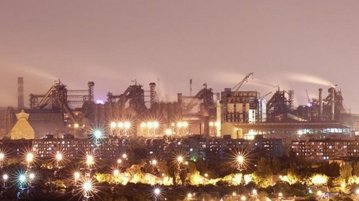 В Мариуполе ночью горел металлургический завод