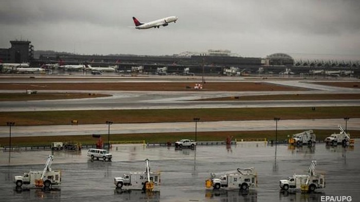 В США массово отменяют рейсы из-за непогоды