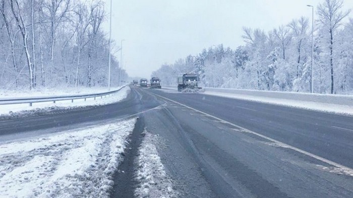 Спасатели достали из снежной ловушки 70 авто