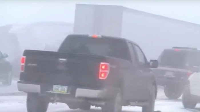 Непогода в США: на трассе столкнулись более полусотни машин (видео)