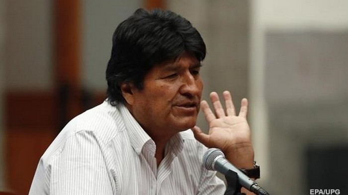 Беглого президента Боливии решили арестовать