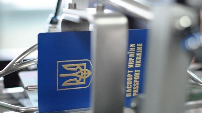 Украинцев обязали ездить в РФ по загранпаспортам