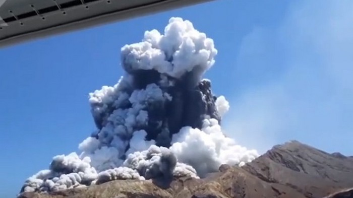 Очевидец показал видео извержения вулкана в Зеландии