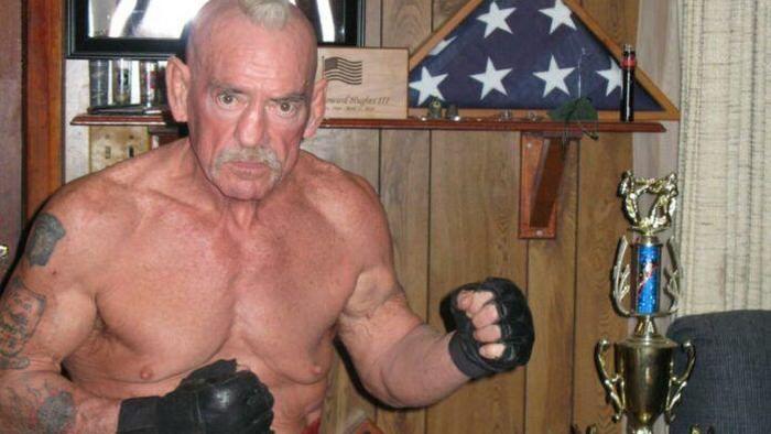70-летний боксер нокаутировал соперника и попал в Книгу рекордов Гиннесса — видео