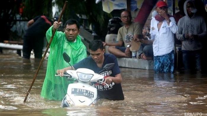 Наводнения и оползни в Индонезии: погибли 60 человек