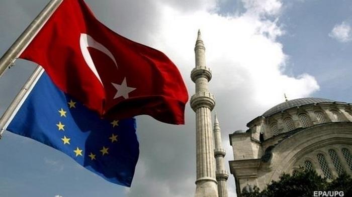 Помощь ЕС Турции урезана на три четверти