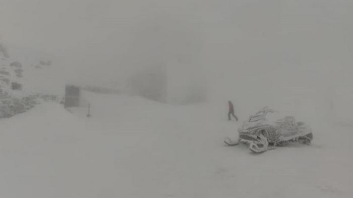 Карпаты занесло снегом: ГСЧС сообщила об опасности (фото)