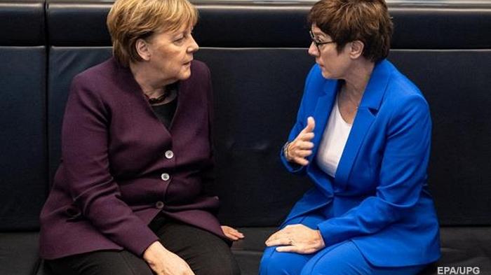 В Германии освободилось место преемника Меркель