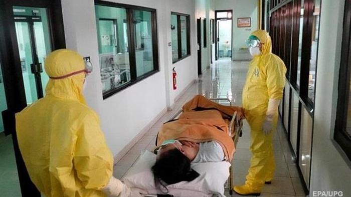В Китае коронавирусом заразились более 1700 медработников