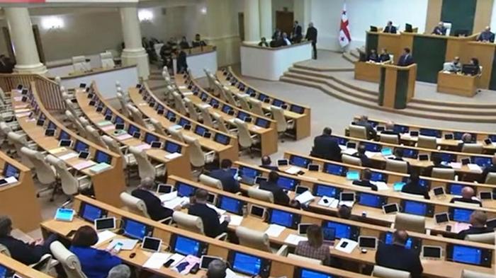 В парламенте Грузии включили гимн СССР (видео)