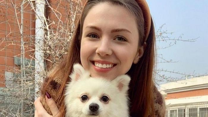 Дипломаты рассказали об украинке с собакой, которая осталась в Китае