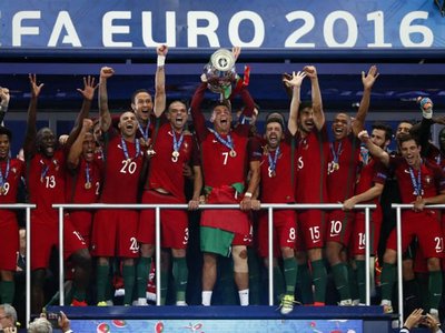 Португалия стала чемпионом Европы по футболу (видео)