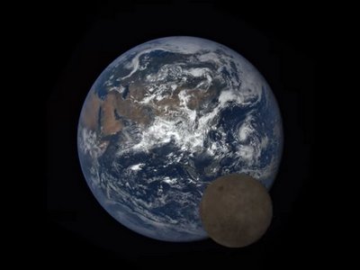 NASA обнародовало совместный снимок Земли и Луны (видео)