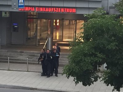 Стрельба в торговом центре Мюнхена: есть погибшие (видео)