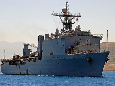 В акваторию Черного моря вошел десантный корабль ВМС США (фото)