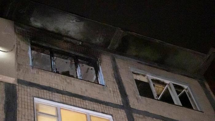 В Киеве мужчина поджег квартиру с соседом внутри (видео)