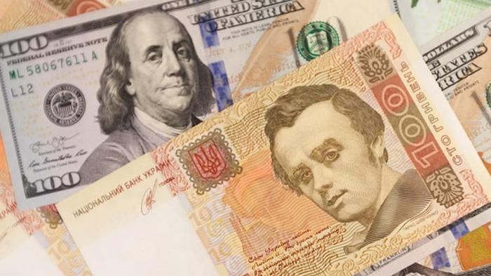НБУ продолжает повышать официальный курс доллара