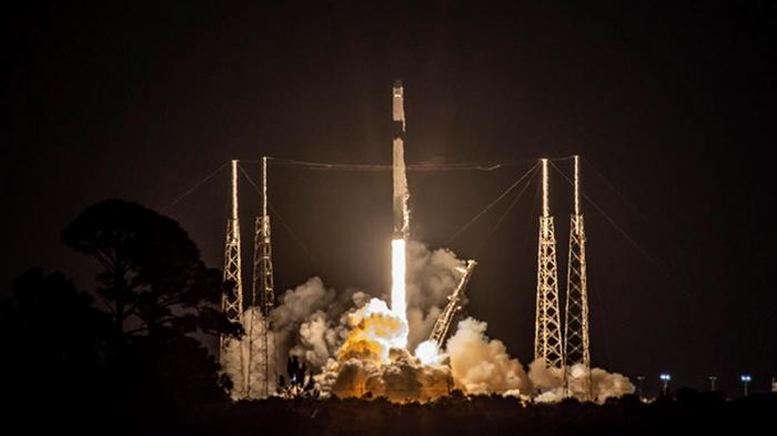 Falcon 9 вывела грузовик Cargo Dragon на орбиту