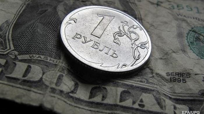 Российский рубль рухнул после падения цен на нефть