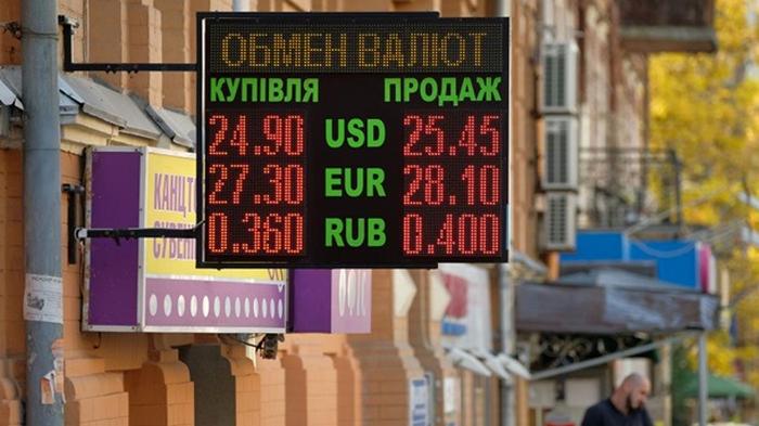 В Украине взлетели курсы доллара и евро