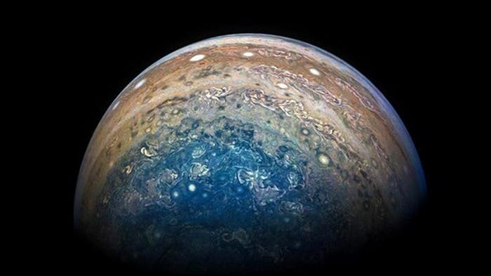 Спутник NASA прислал новые фотографии Юпитера (фото)