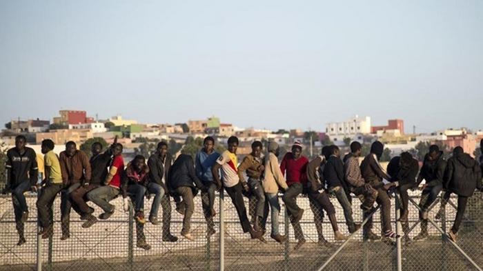 В Африке сотни мигрантов штурмовали испанский анклав