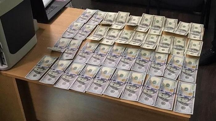 В Харькове судья требовала взятку за возвращение изъятых денег
