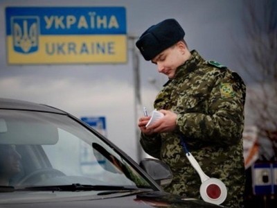 Россияне вдвое реже ездят в Украину