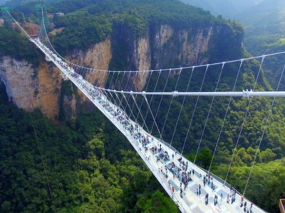 В Китае открыт самый высокий и длинный стеклянный мост в мире