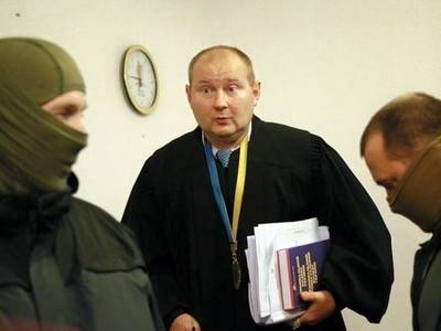 Пойманный на взятке киевский судья на свободе из-за иммунитета