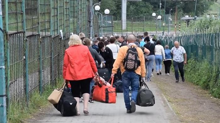 На границе с Польшей очереди до 400 человек (видео)