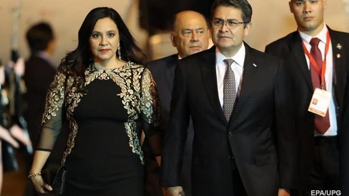 В Гондурасе президент и первая леди заболели COVID-19