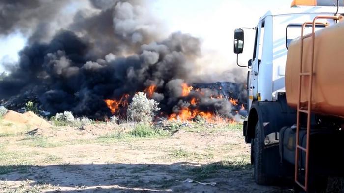 В Николаевской области возник масштабный пожар на свалке (видео)